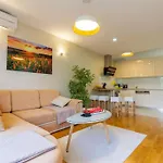 Apartment Naduno 2Min Walk To Beach